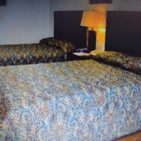 Budget Inn & Suites -Super-Ice Cold Spotless Rooms- Door-To-Door Lit Parking & Lowest Price Plus Hbo Max,Spanish Tv, Internet Free!! Freer Zewnętrze zdjęcie