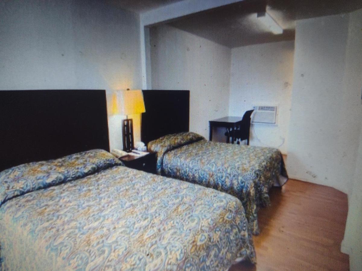 Budget Inn & Suites -Super-Ice Cold Spotless Rooms- Door-To-Door Lit Parking & Lowest Price Plus Hbo Max,Spanish Tv, Internet Free!! Freer Zewnętrze zdjęcie