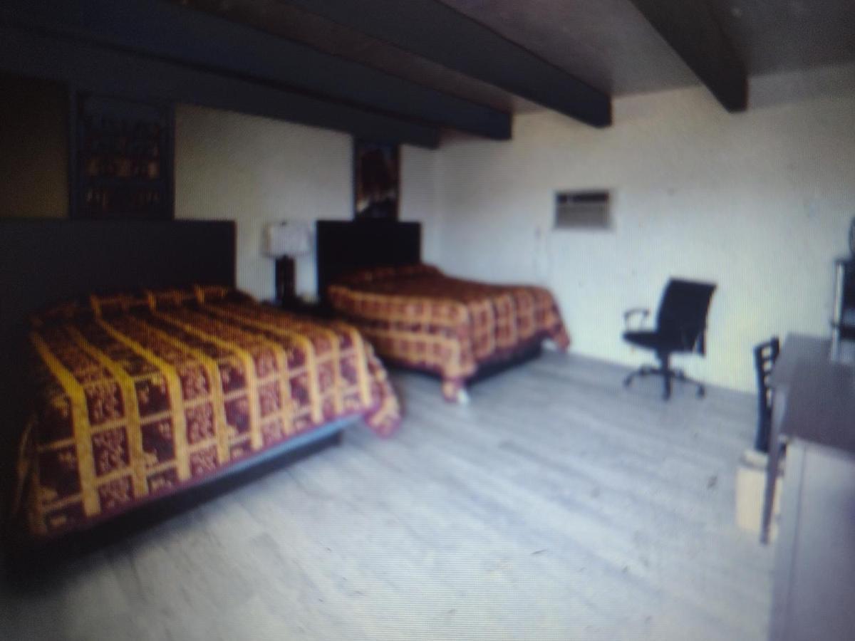 Budget Inn & Suites -Super-Ice Cold Spotless Rooms- Door-To-Door Lit Parking & Lowest Price Plus Hbo Max,Spanish Tv, Internet Free!! Freer Zewnętrze zdjęcie