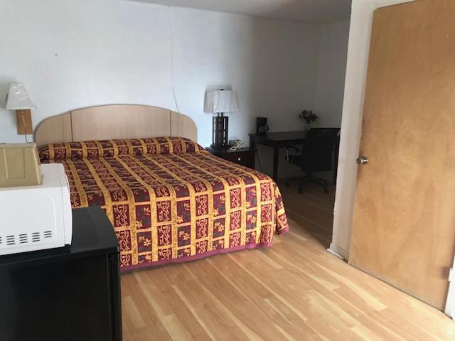 Budget Inn & Suites -Super-Ice Cold Spotless Rooms- Door-To-Door Lit Parking & Lowest Price Plus Hbo Max,Spanish Tv, Internet Free!! Freer Zewnętrze zdjęcie