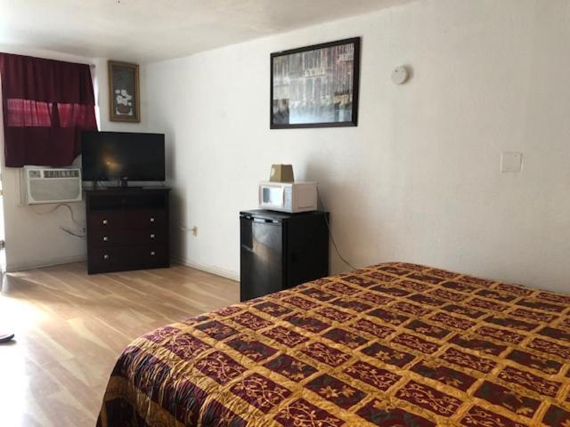 Budget Inn & Suites -Super-Ice Cold Spotless Rooms- Door-To-Door Lit Parking & Lowest Price Plus Hbo Max,Spanish Tv, Internet Free!! Freer Zewnętrze zdjęcie